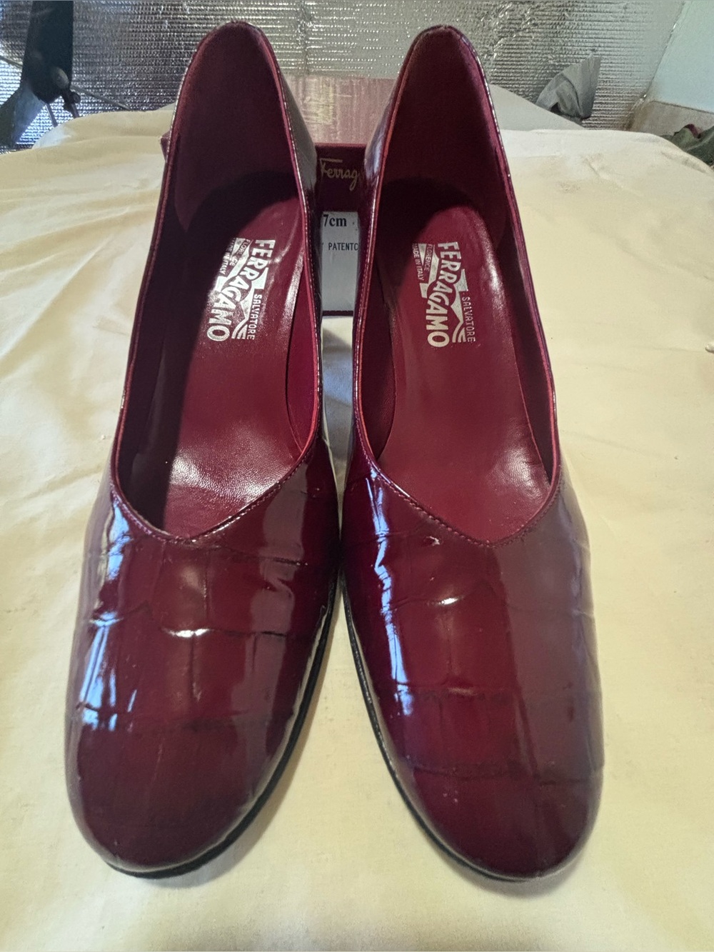 Salvatore Ferragamo GUAM Cherry Patentcalf 8 1/2 B - Picture 6 of 9